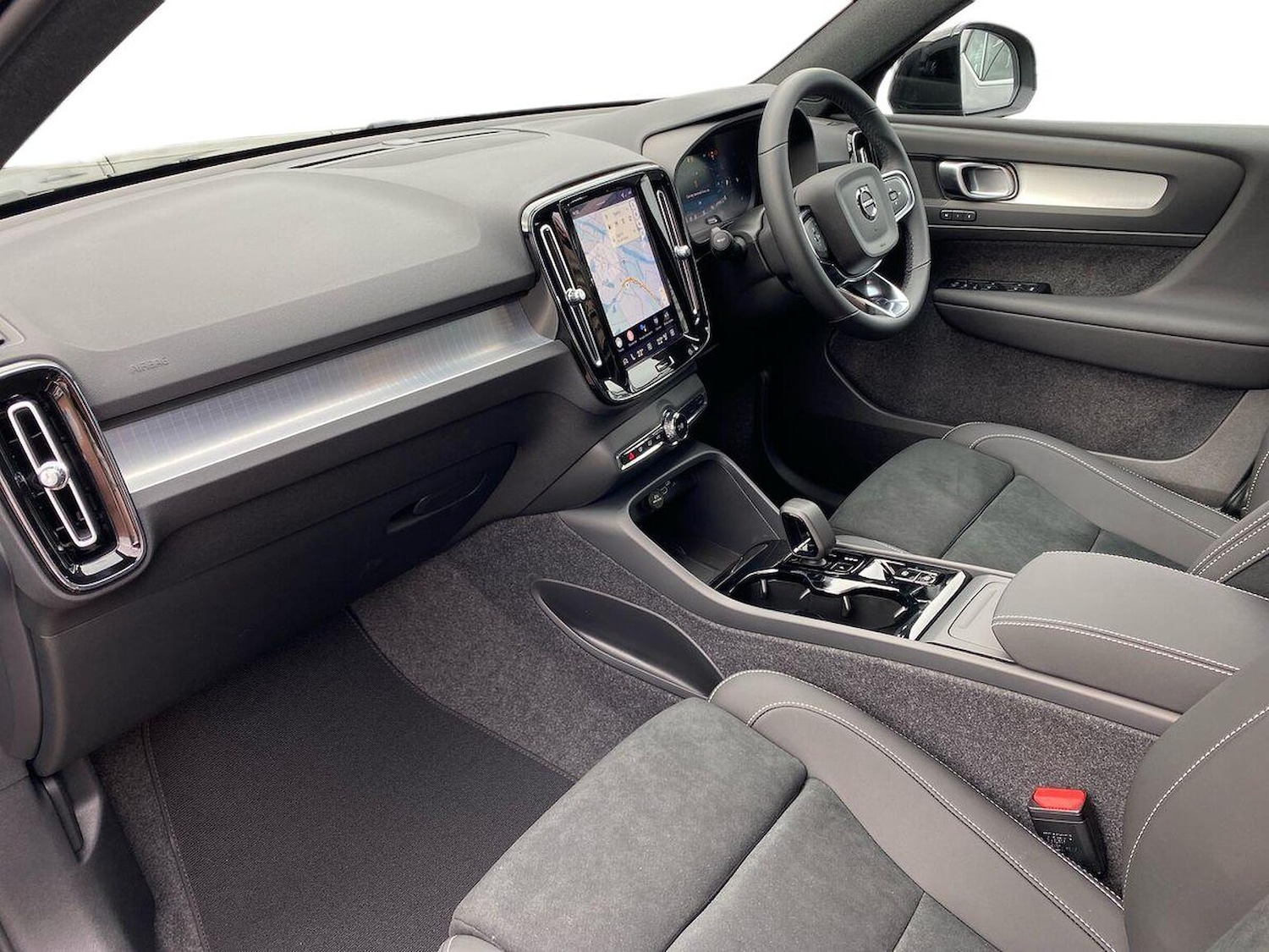 Used Volvo XC40 2025 for sale - 76115503: Photo 8