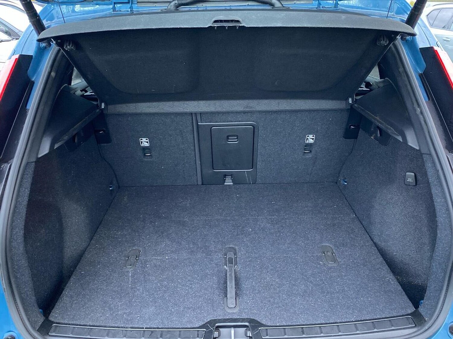 Used Volvo XC40 2023 for sale - 76407385: Photo 18