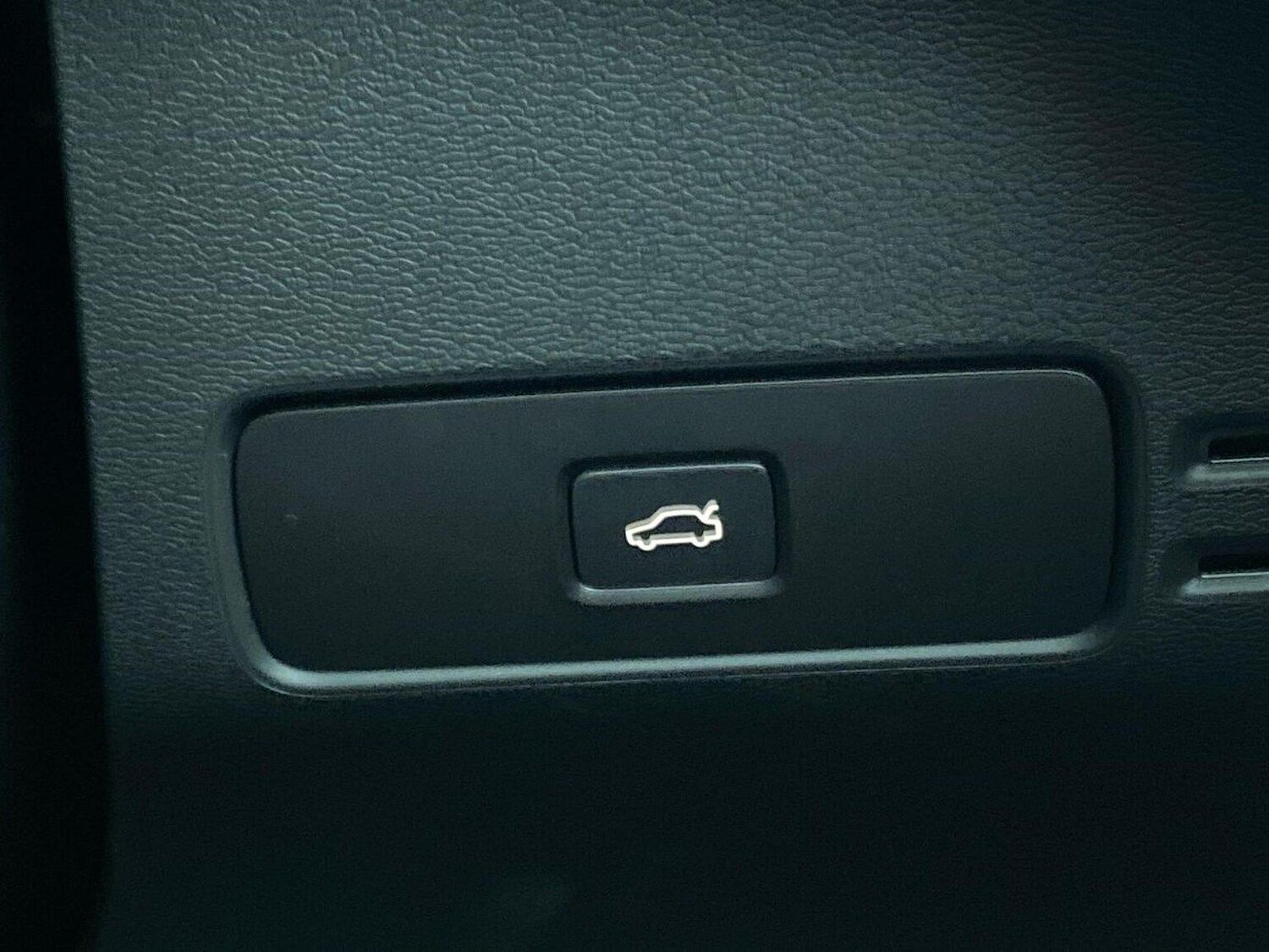 Used Volvo XC40 2023 for sale - 76407385: Photo 23