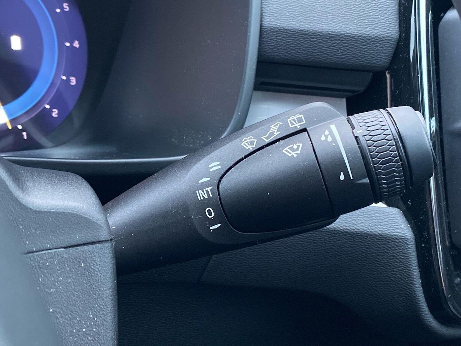 Used Volvo XC40 2023 for sale - 76407385: Photo 28