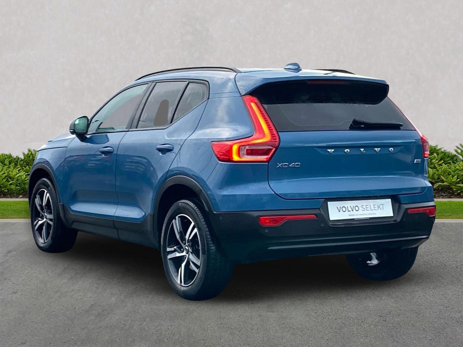 Used Volvo XC40 2023 for sale - 76407385: Photo 3