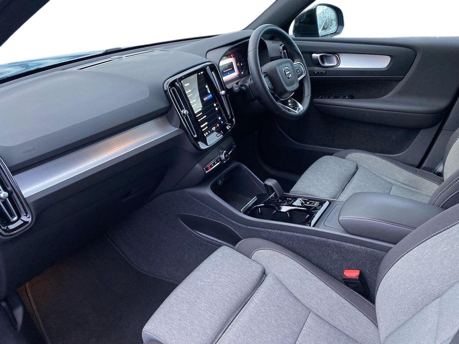 Used Volvo XC40 2023 for sale - 76407385: Photo 8