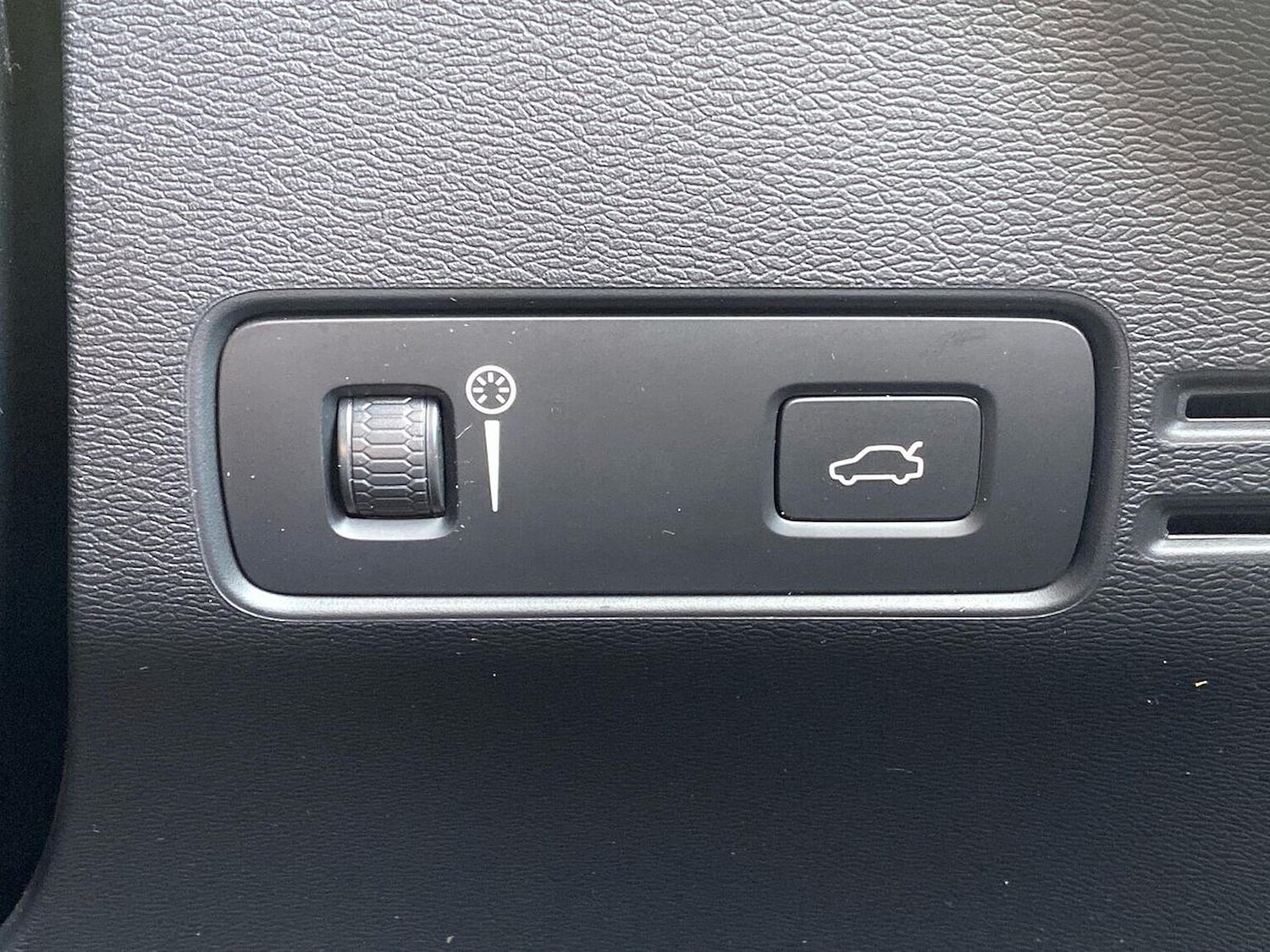 Used Volvo XC40 2021 for sale - 78139499: Photo 24