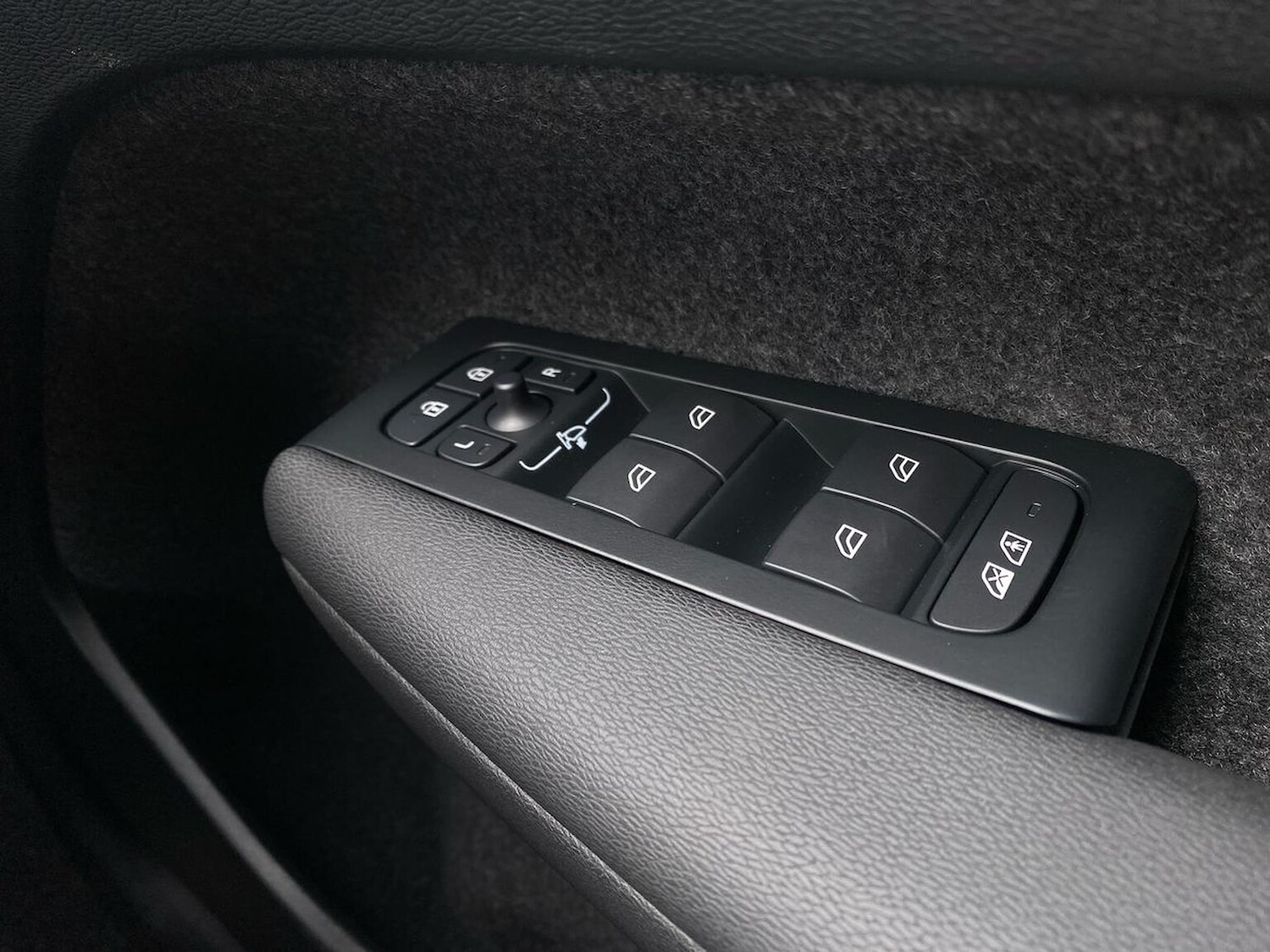 Used Volvo XC40 2025 for sale - 76115501: Photo 22