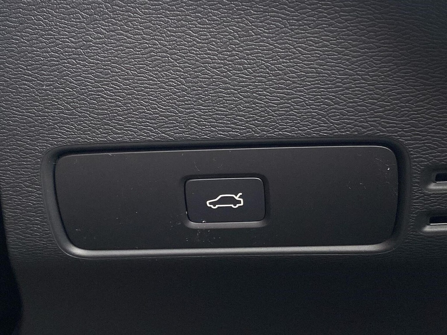 Used Volvo XC40 2025 for sale - 76115501: Photo 23