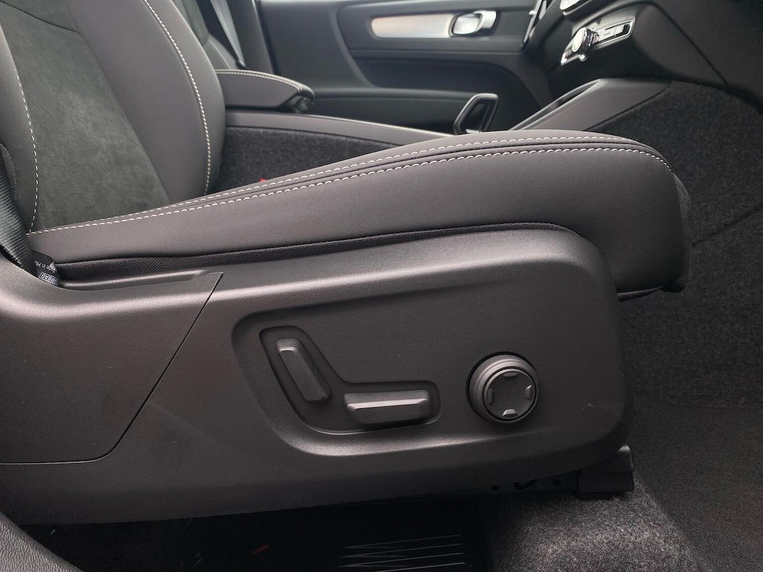 Used Volvo XC40 2025 for sale - 76115501: Photo 31
