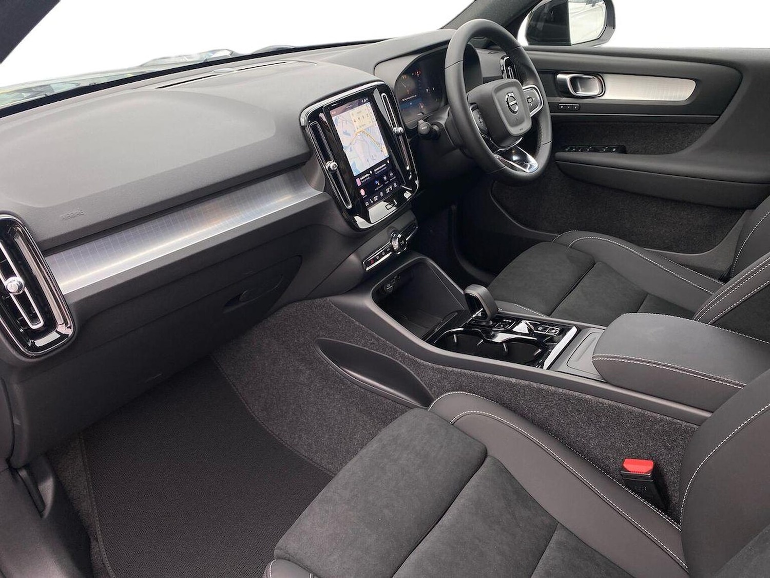 Used Volvo XC40 2025 for sale - 76115501: Photo 8
