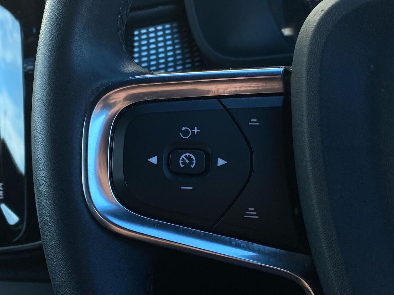 Used Volvo XC40 2022 for sale - 78191133: Photo 28