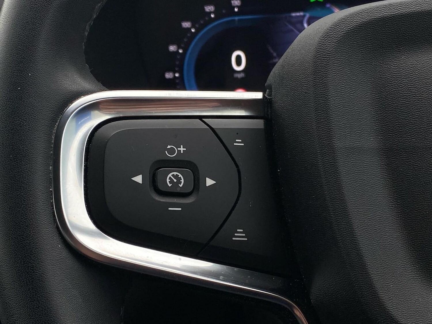 Used Volvo XC40 2022 for sale - 76293087: Photo 28