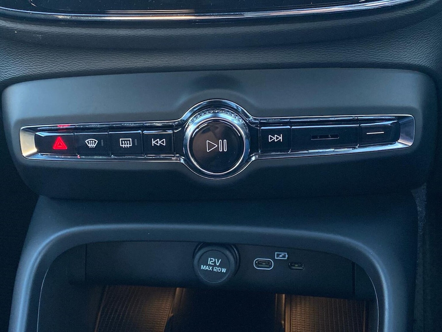 Used Volvo XC40 2025 for sale - 78135078: Photo 14