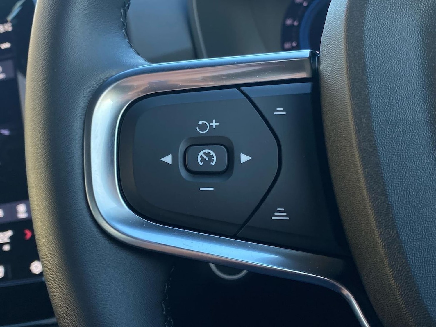 Used Volvo XC40 2025 for sale - 78135078: Photo 29