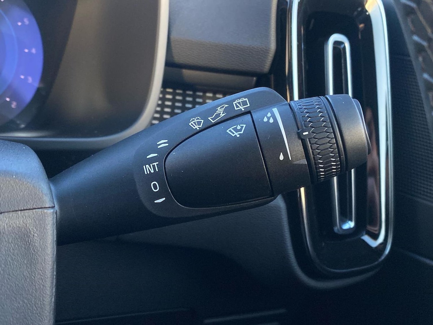 Used Volvo XC40 2025 for sale - 78135078: Photo 30