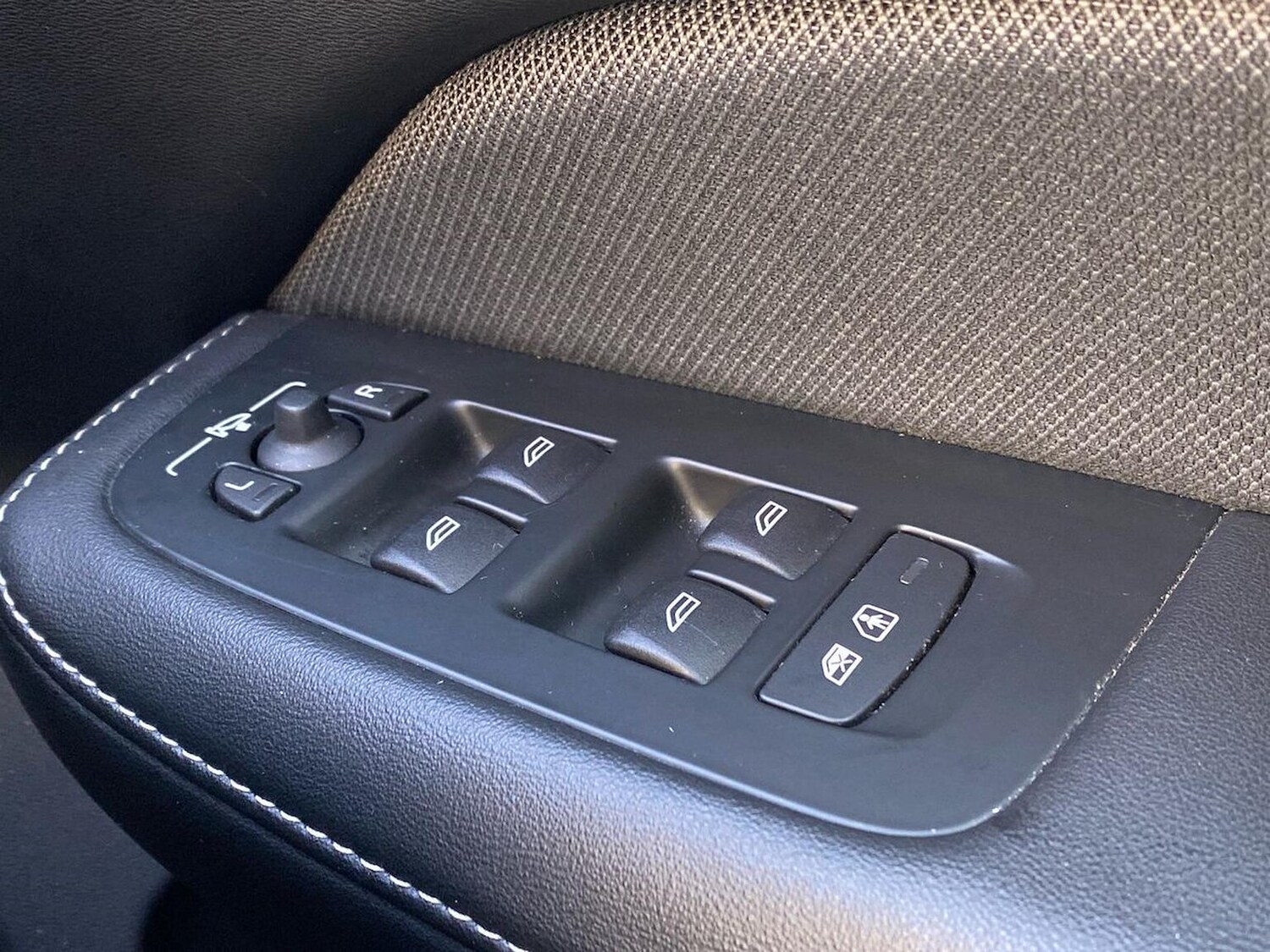 Used Volvo V60 2023 for sale - 78191146: Photo 23