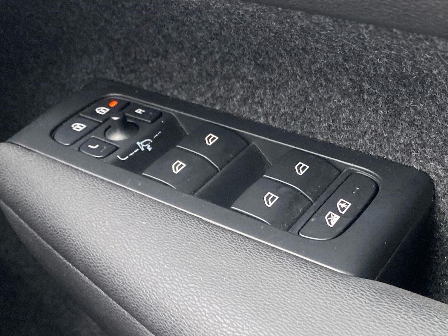 Used Volvo XC40 2022 for sale - 77033486: Photo 23