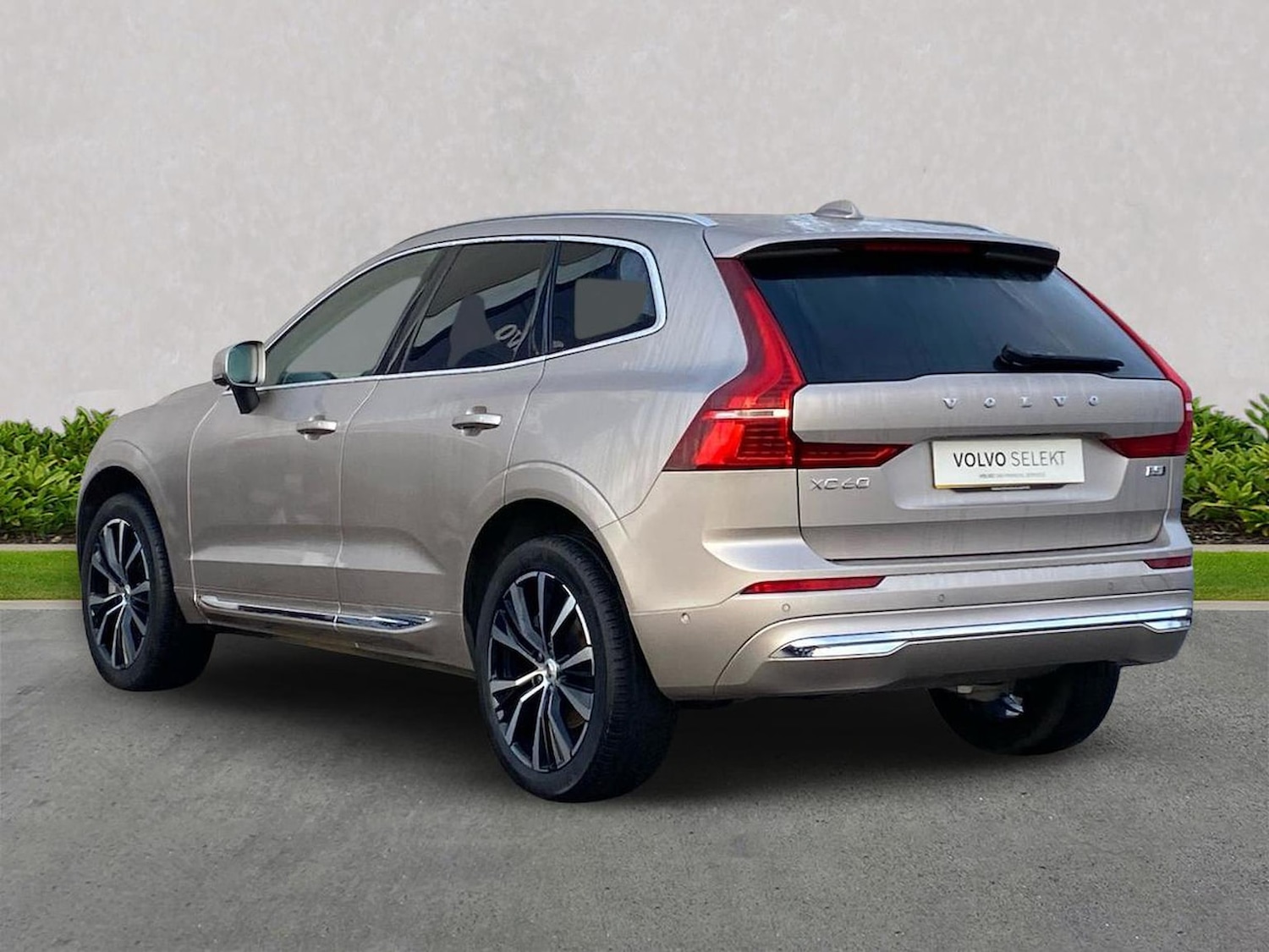 Used Volvo XC60 2025 for sale - 77065796: Photo 2