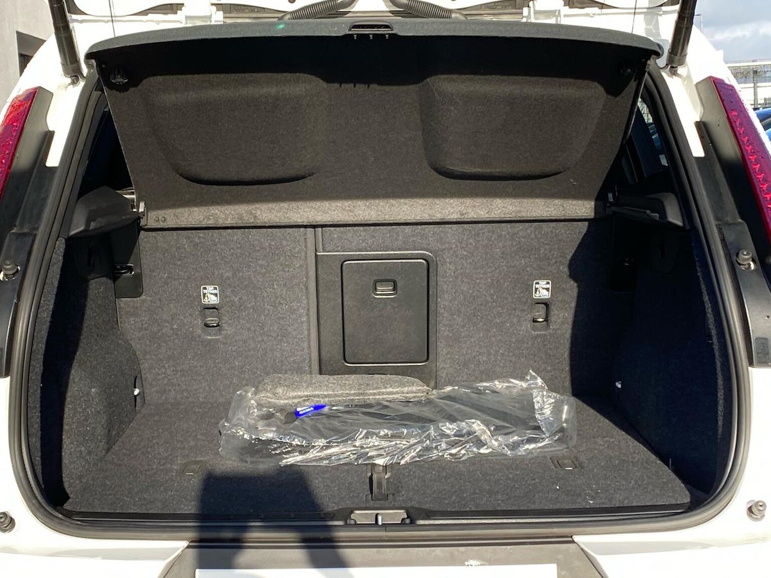 Used Volvo XC40 2025 for sale - 77489722: Photo 17