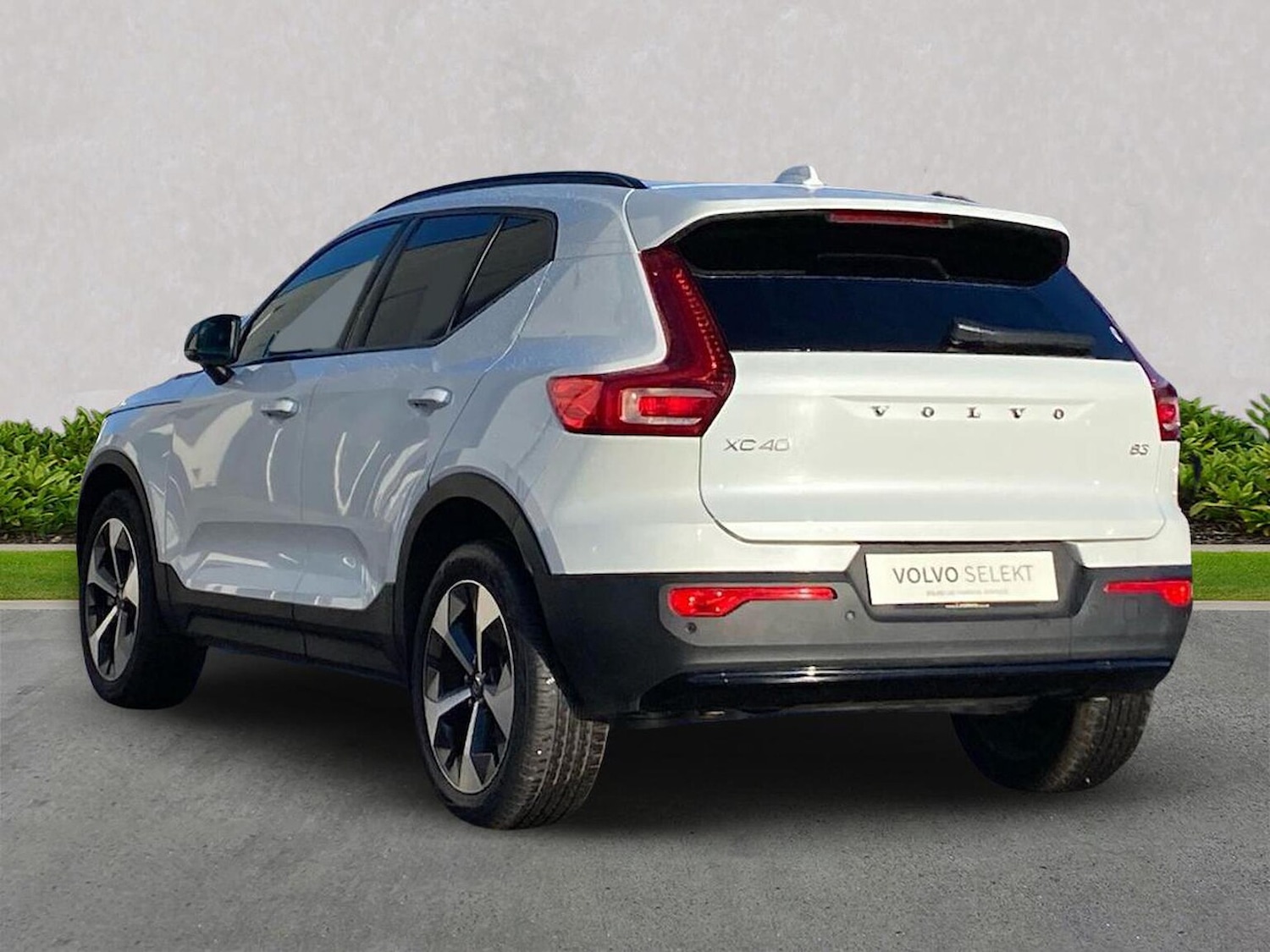 Used Volvo XC40 2025 for sale - 77489722: Photo 2