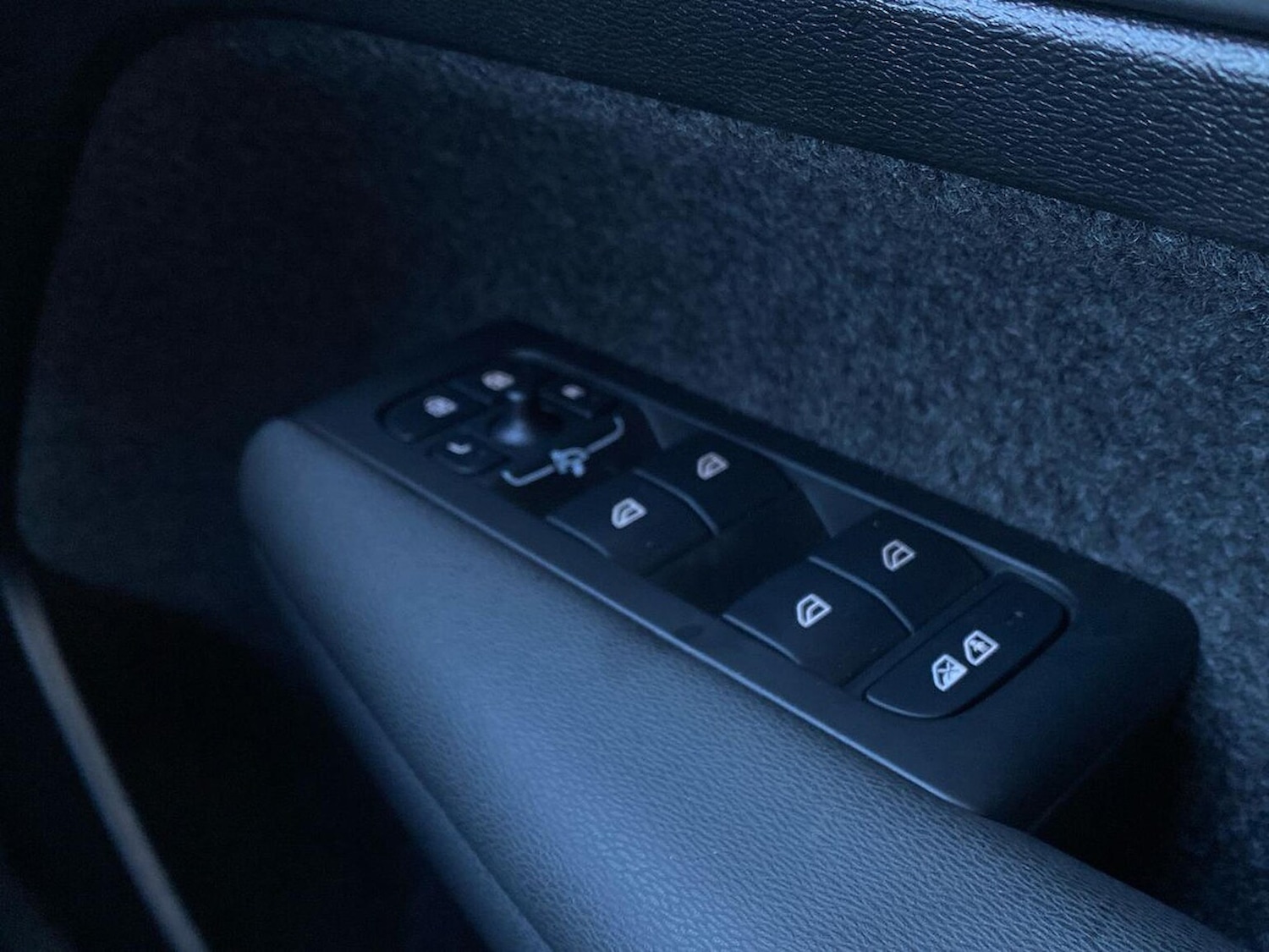 Used Volvo XC40 2025 for sale - 77489722: Photo 21