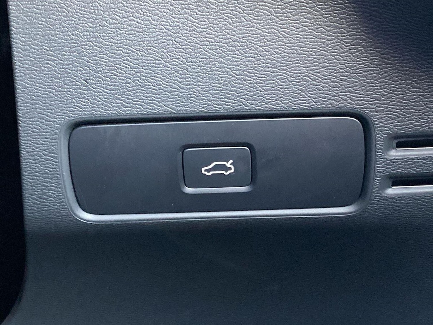 Used Volvo XC40 2025 for sale - 77489722: Photo 22