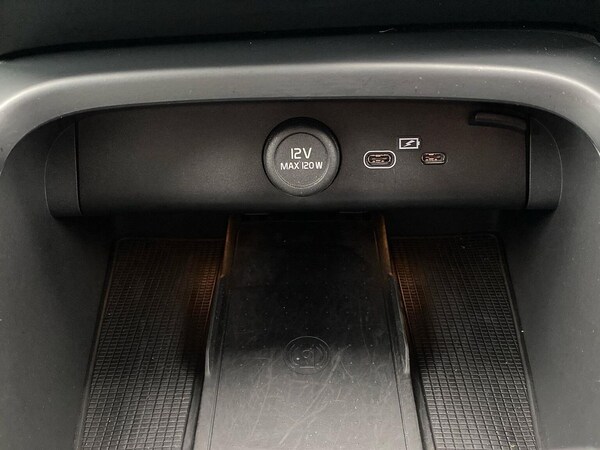 Used Volvo XC40 2022 for sale - 76264357: Photo 2