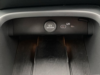 Used Volvo XC40 2022 for sale - 76264357: Photo 2