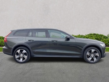 Used Volvo V60 2021 for sale - 76287249: Photo