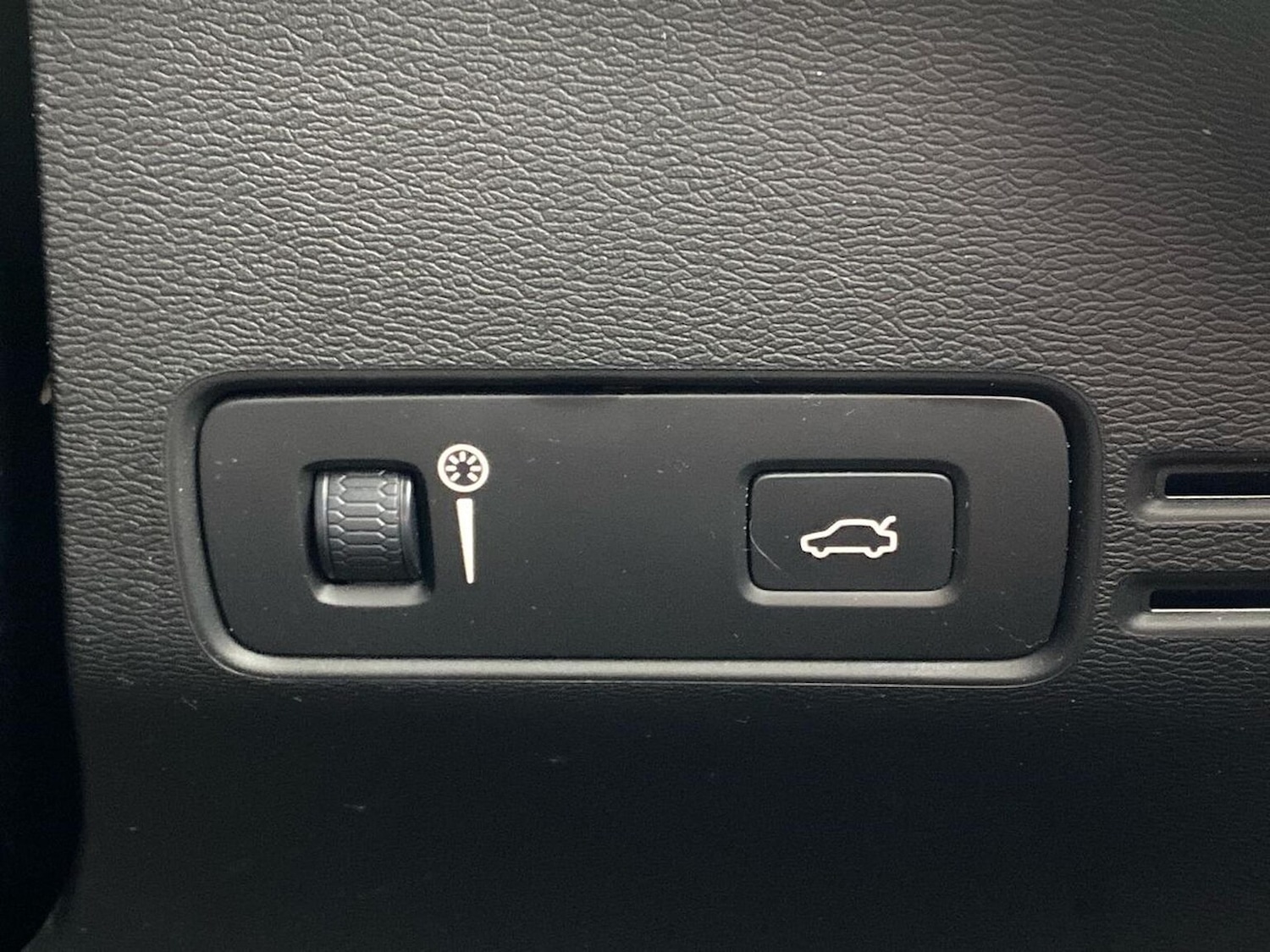 Used Volvo XC40 2019 for sale - 76171599: Photo 23