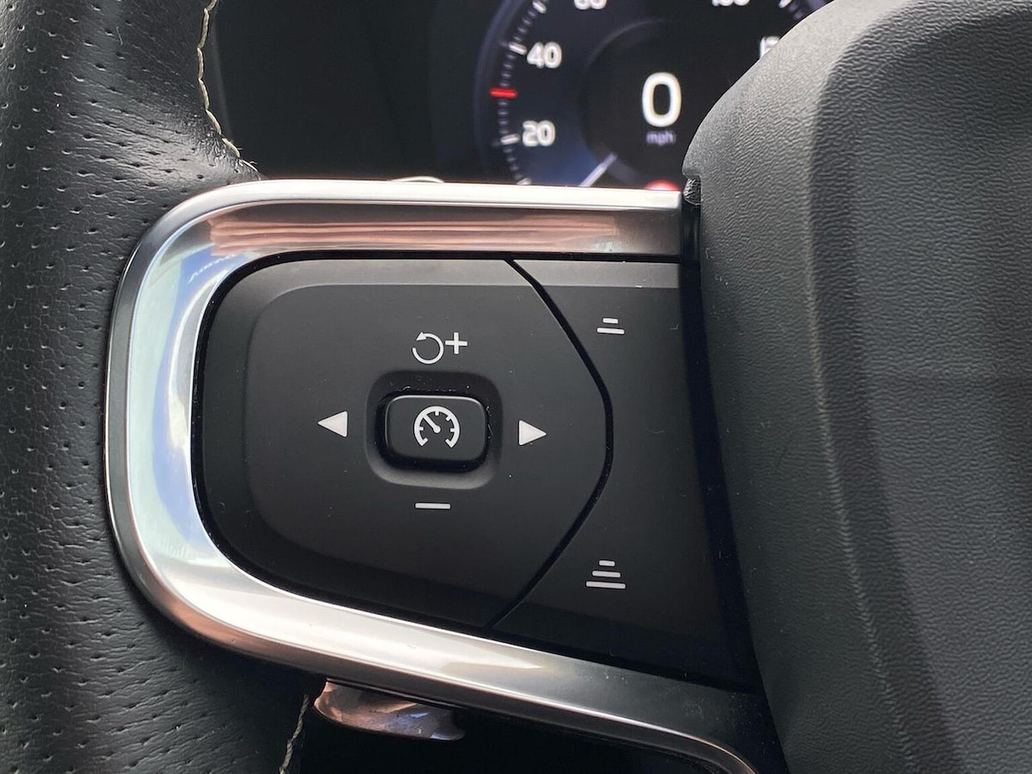 Used Volvo XC40 2019 for sale - 76171599: Photo 28