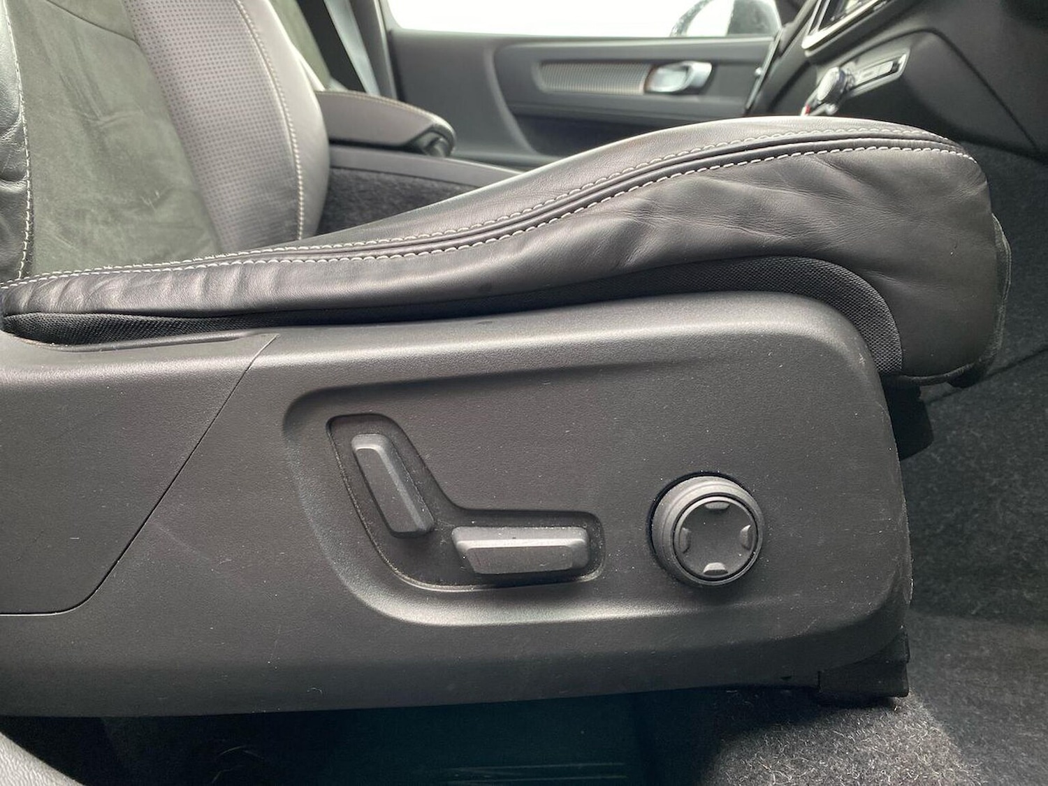 Used Volvo XC40 2019 for sale - 76171599: Photo 31