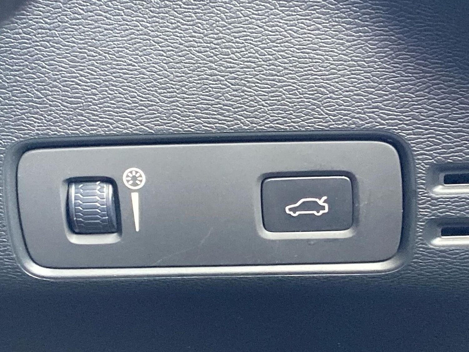 Used Volvo XC40 2020 for sale - 76422359: Photo 22