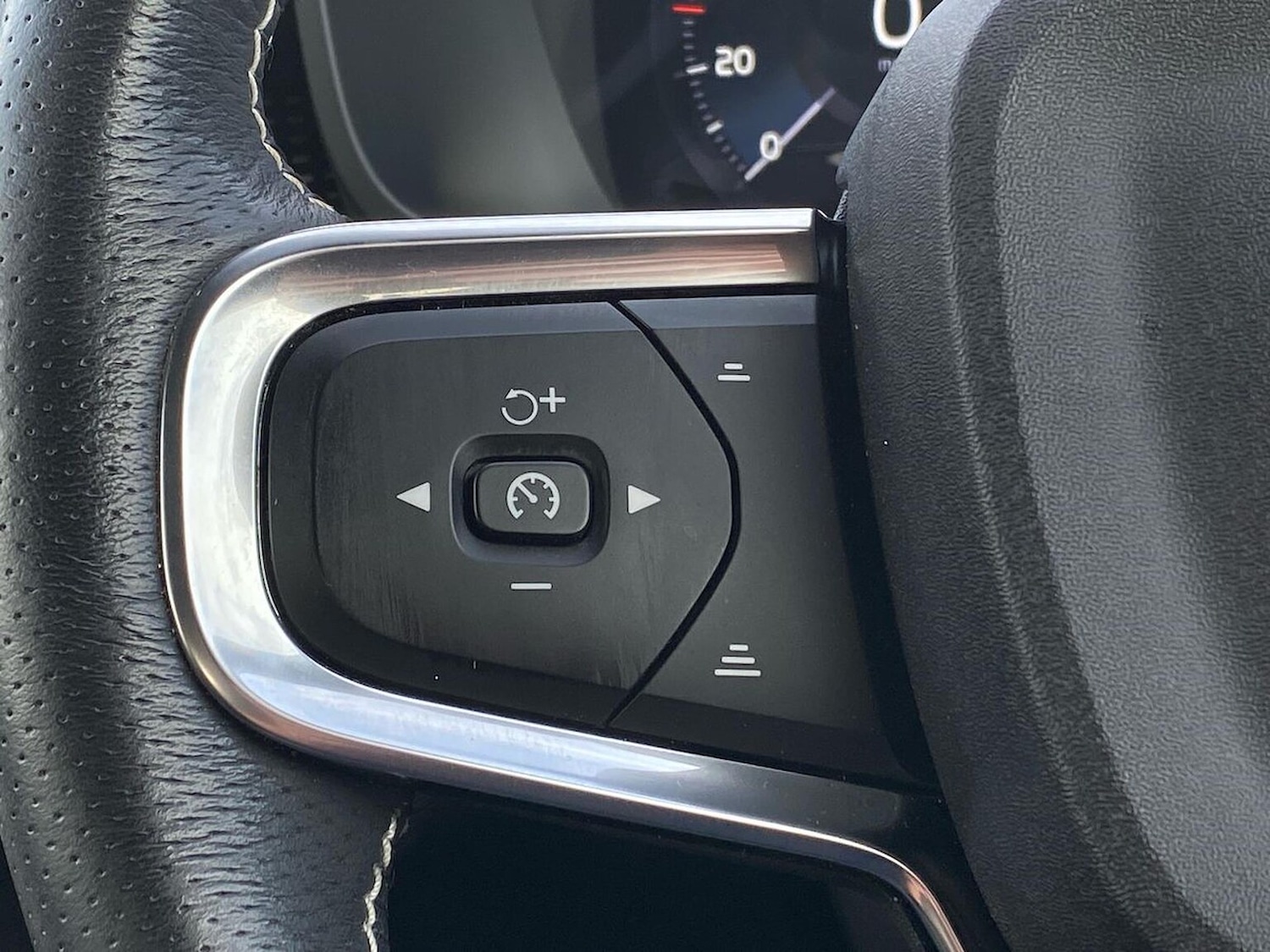 Used Volvo XC40 2020 for sale - 76422359: Photo 27