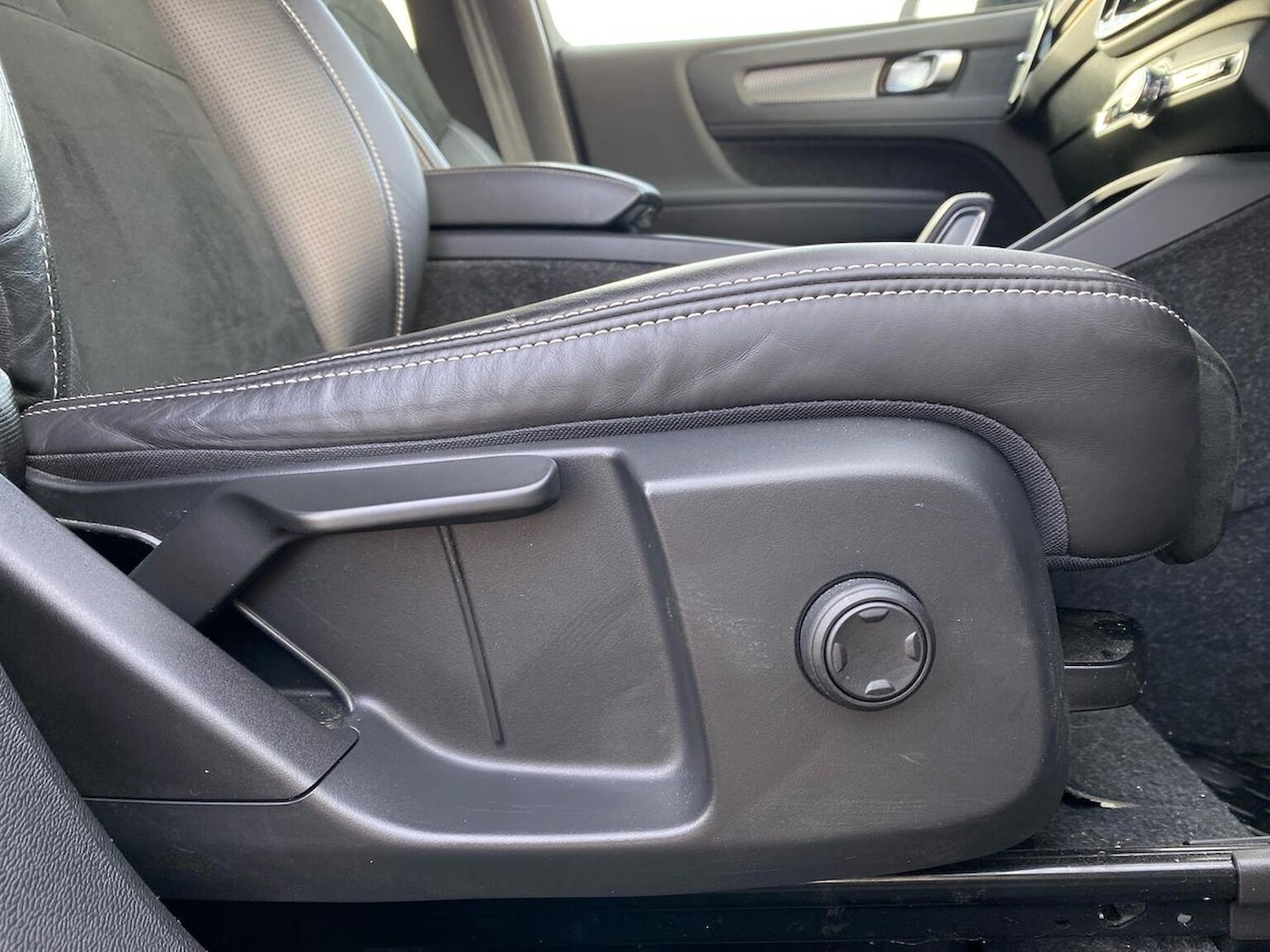 Used Volvo XC40 2020 for sale - 76422359: Photo 30