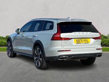 Used Volvo V60 2021 for sale - 75498008: Photo