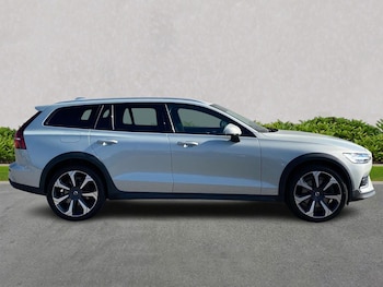 Used Volvo V60 2021 for sale - 75498008: Photo