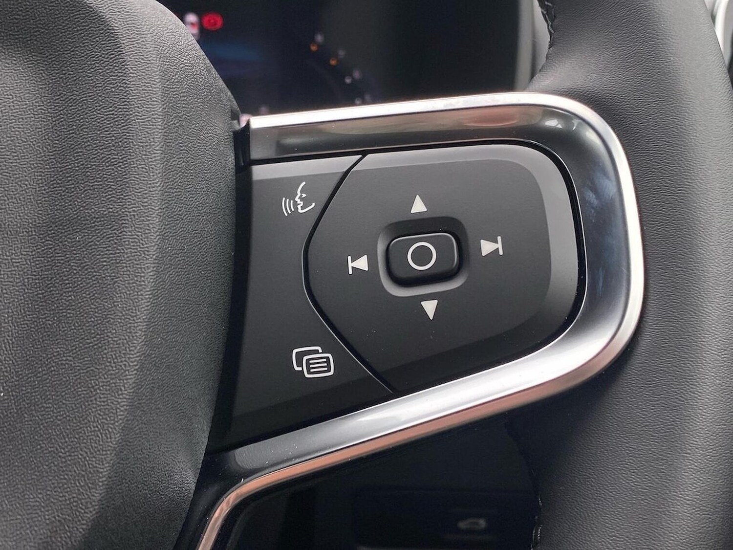 Used Volvo XC40 2025 for sale - 76114360: Photo 27