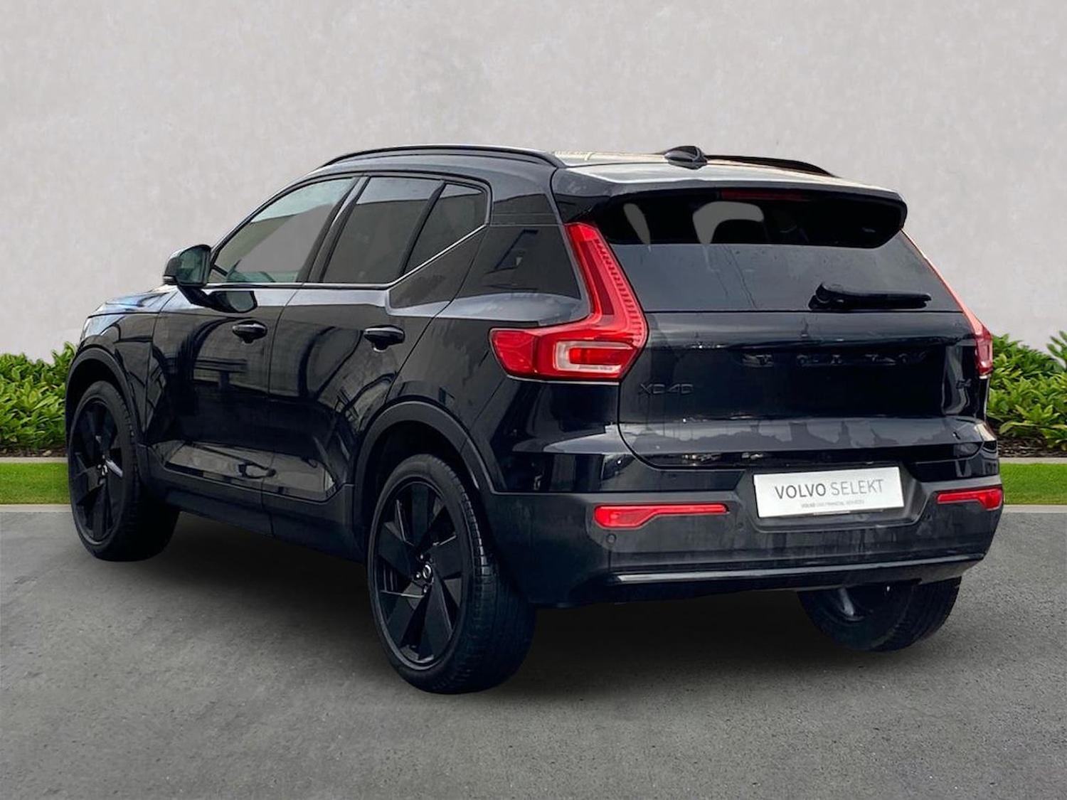 Used Volvo XC40 2025 for sale - 78191067: Photo 2