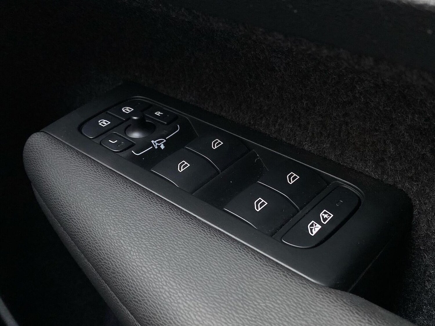 Used Volvo XC40 2025 for sale - 78191067: Photo 23