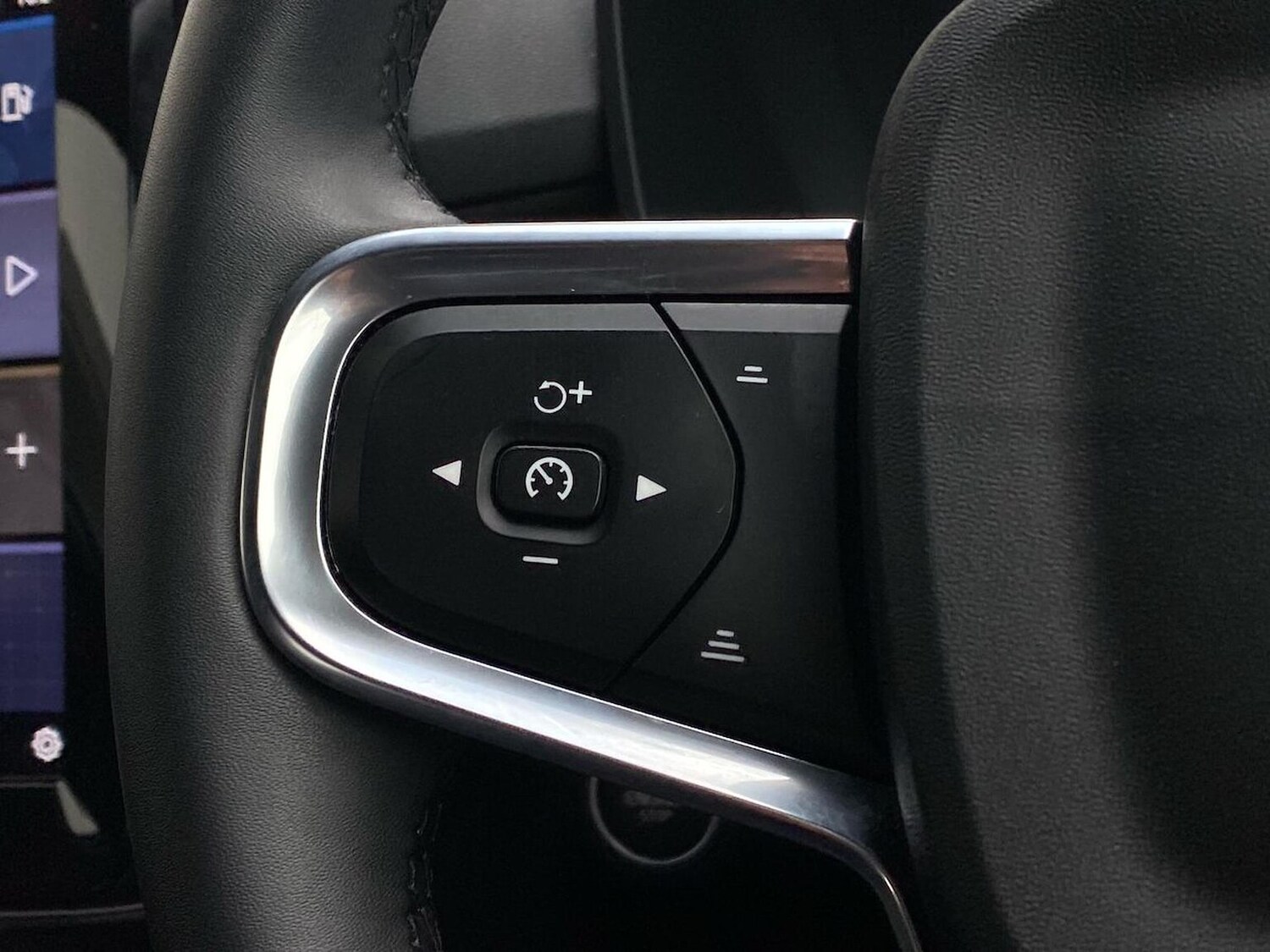 Used Volvo XC40 2025 for sale - 78191067: Photo 28