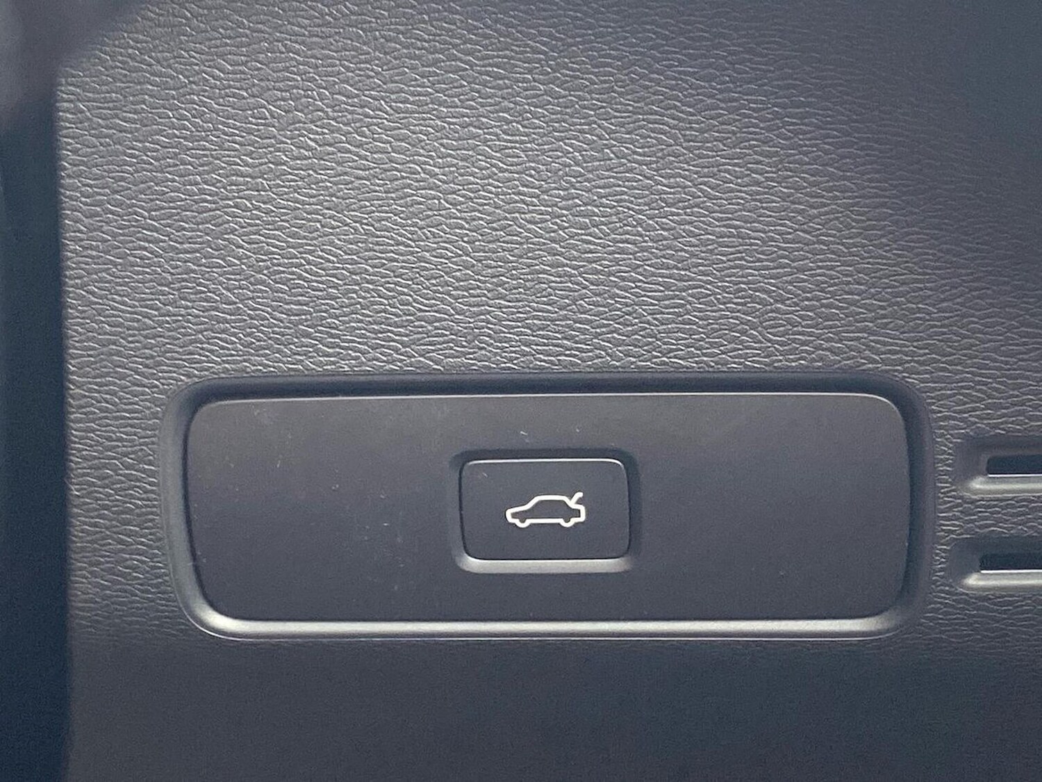 Used Volvo XC40 2025 for sale - 77489358: Photo 22