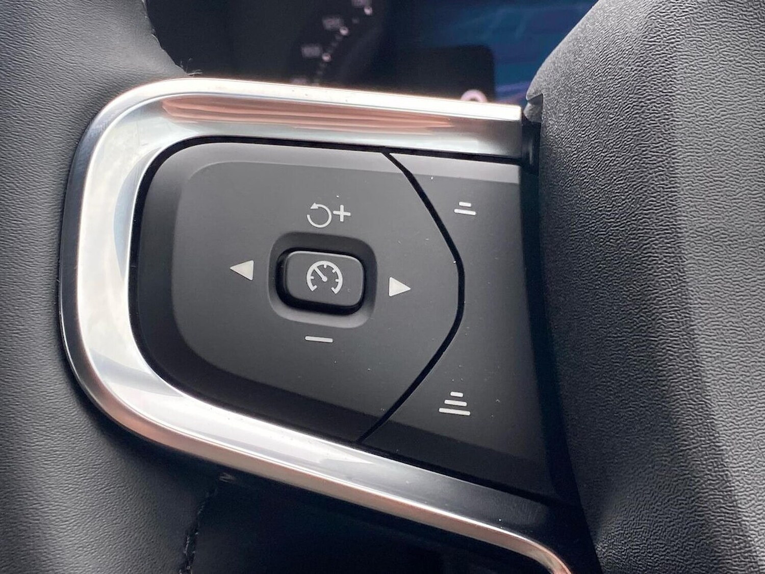 Used Volvo XC40 2025 for sale - 77489358: Photo 27