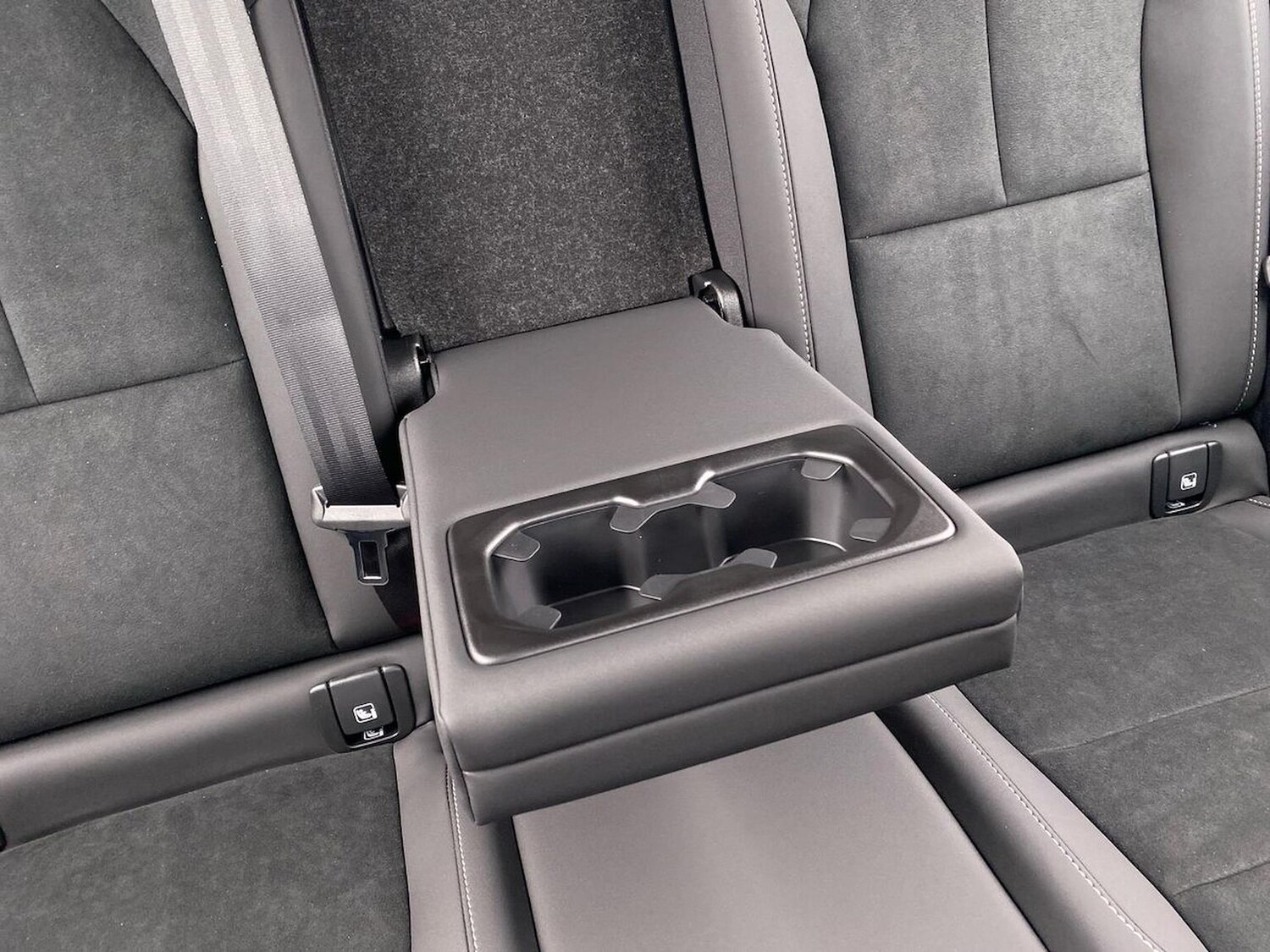 Used Volvo XC40 2025 for sale - 77489358: Photo 32