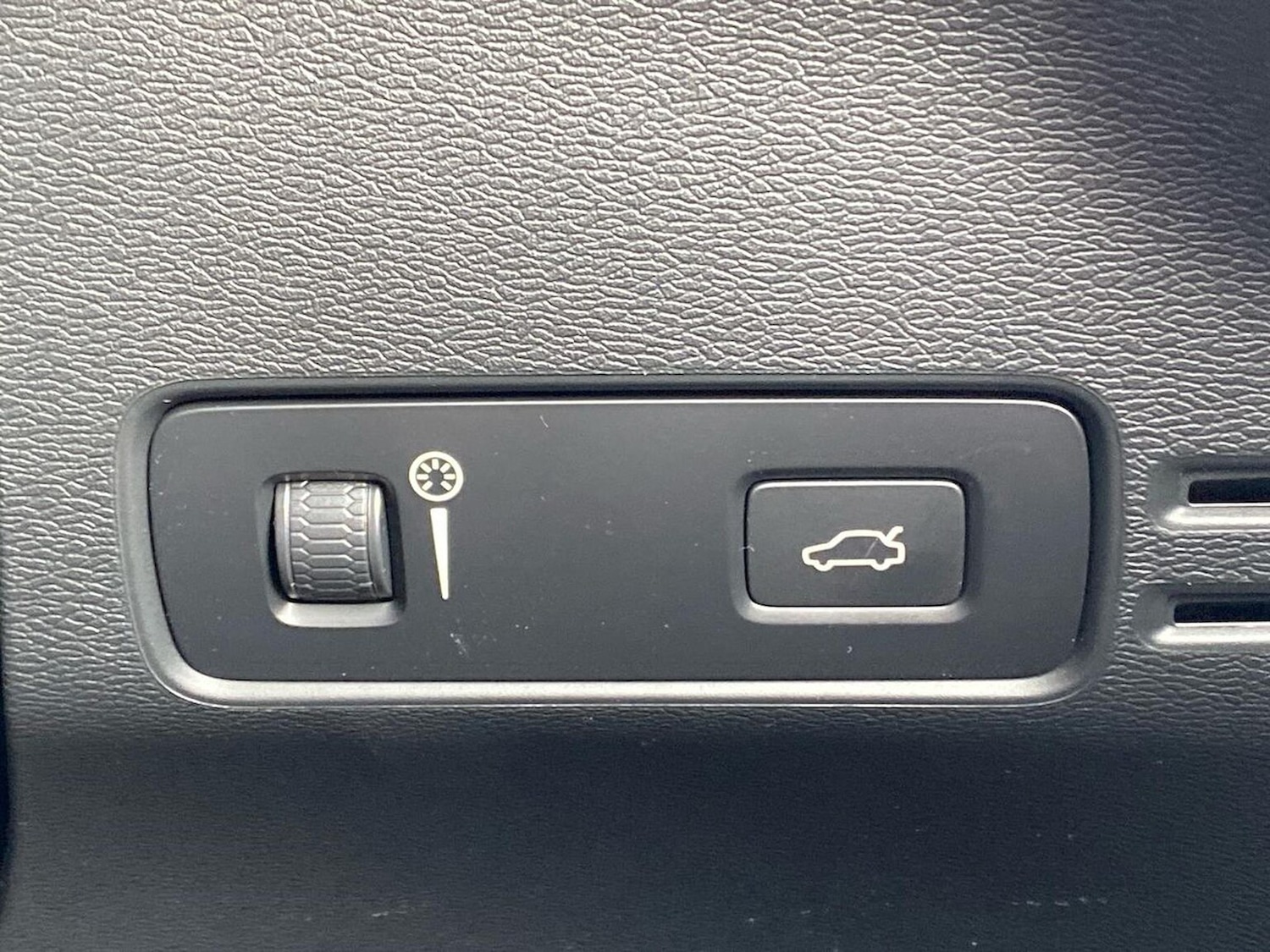 Used Volvo XC40 2021 for sale - 76363352: Photo 23
