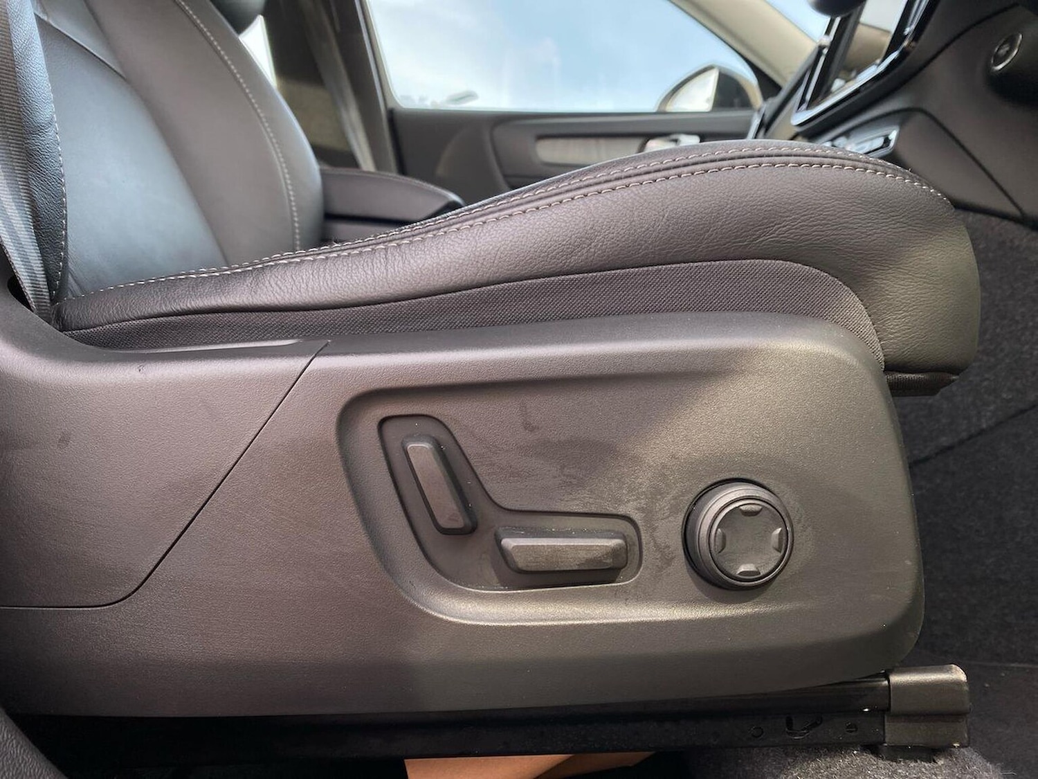 Used Volvo XC40 2021 for sale - 76363352: Photo 31