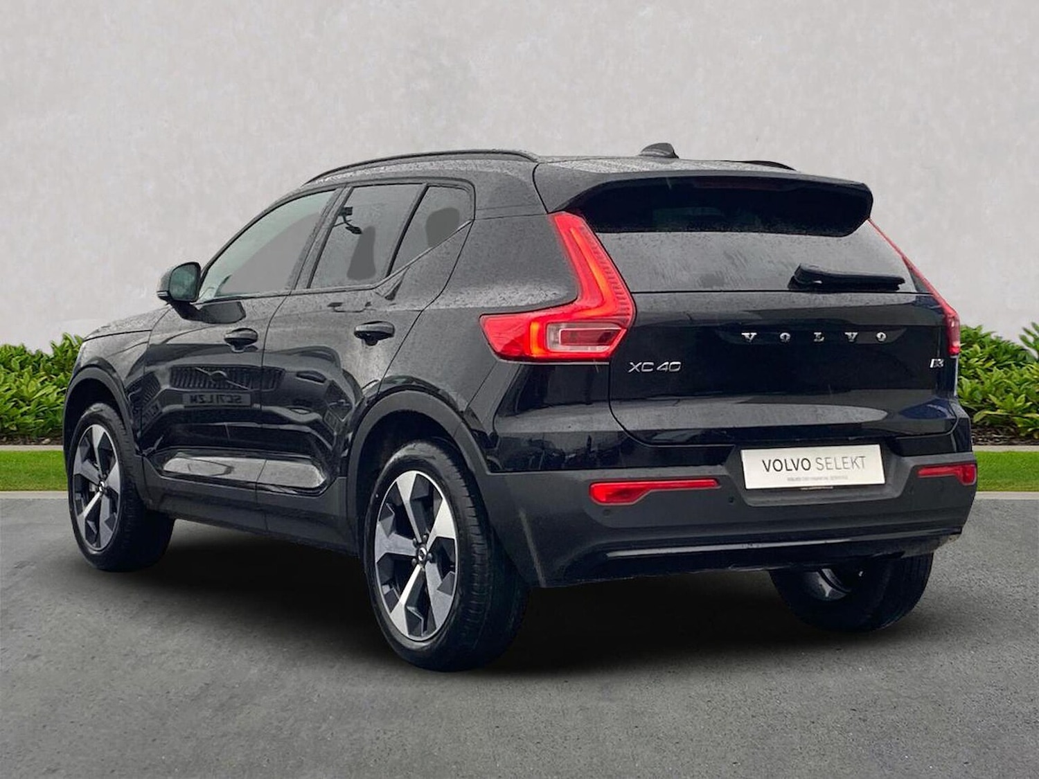 Used Volvo XC40 2025 for sale - 77502888: Photo 2