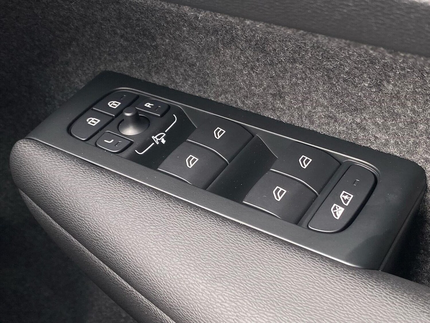 Used Volvo XC40 2025 for sale - 77502888: Photo 21