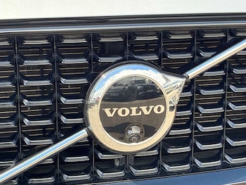 Used Volvo XC60 2023 for sale - 79359948: Photo