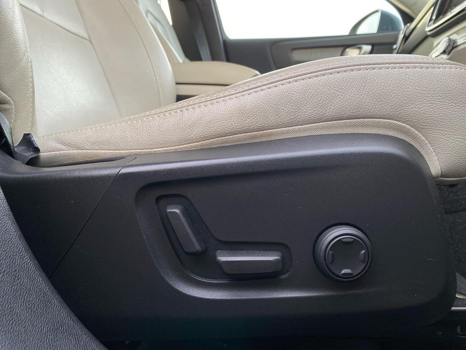 Used Volvo XC40 2020 for sale - 76412530: Photo 30