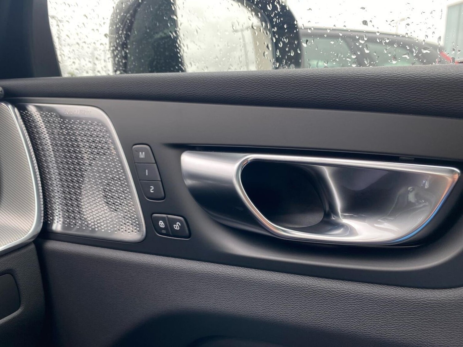 Used Volvo XC60 2025 for sale - 77522142: Photo 2