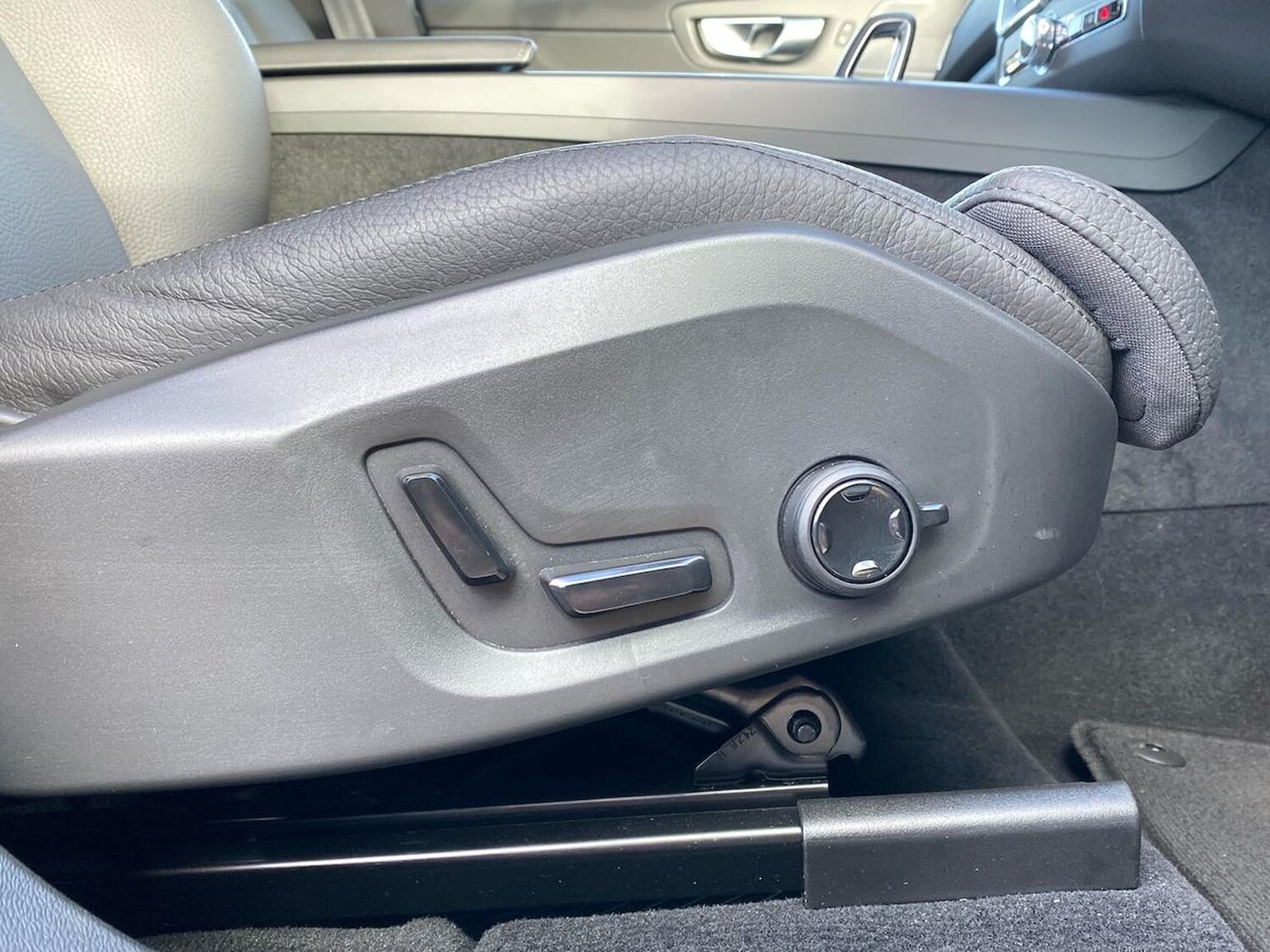 Used Volvo XC60 2025 for sale - 76357964: Photo 31
