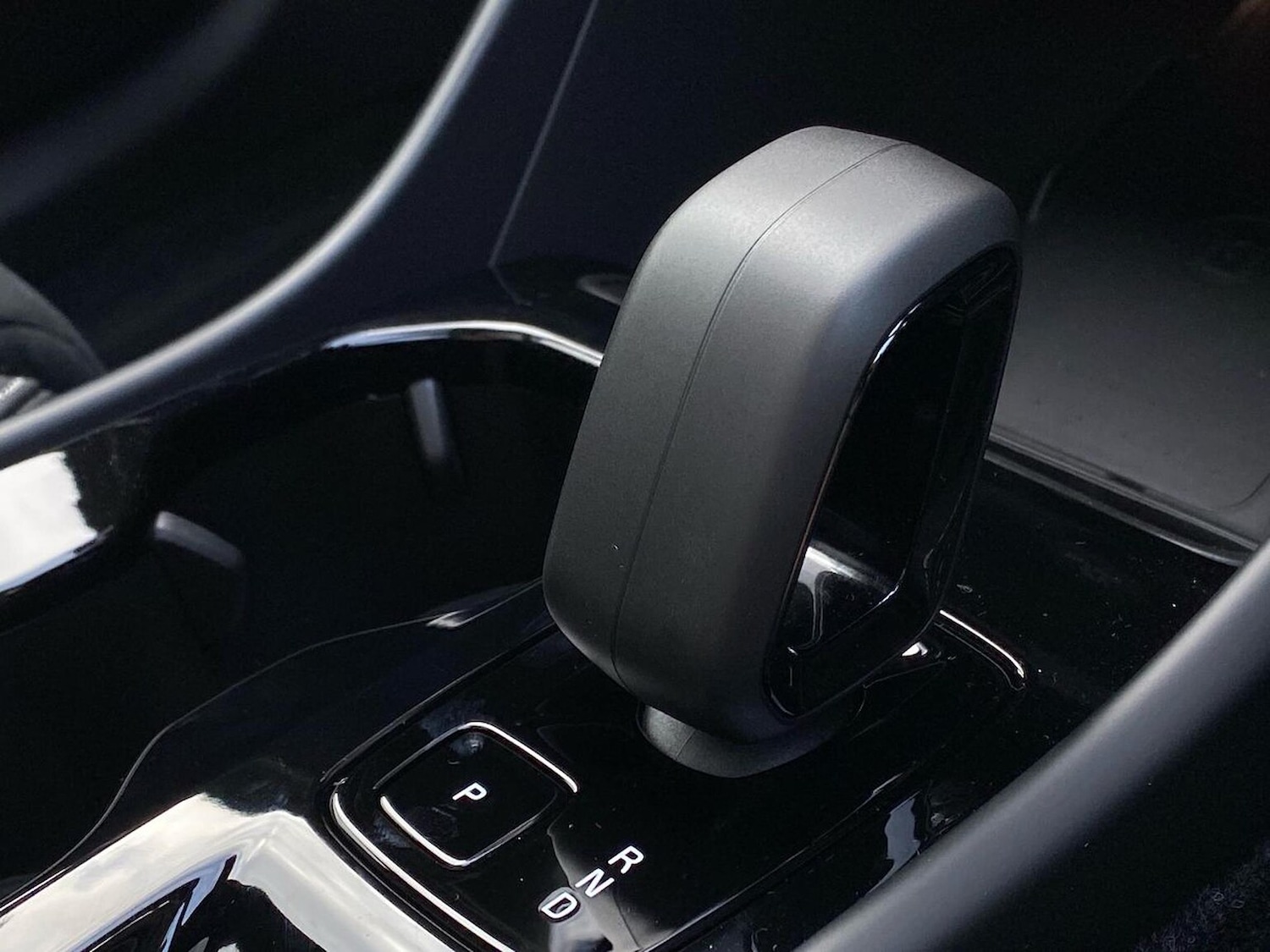 Used Volvo XC40 2025 for sale - 77522155: Photo 2